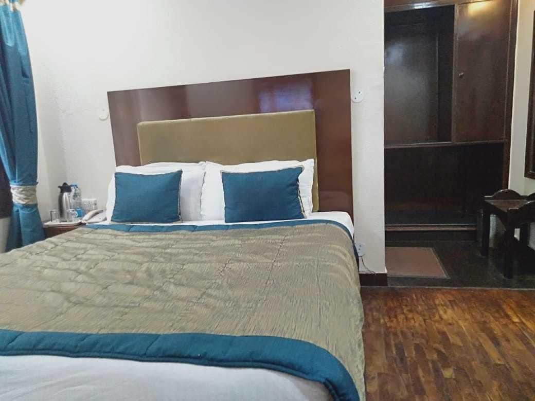 Ashiana Clarks Inn Shimla Buitenkant foto