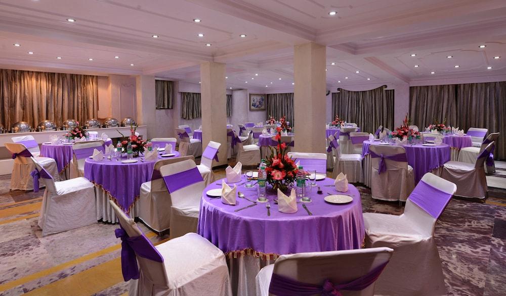 Ashiana Clarks Inn Shimla Buitenkant foto